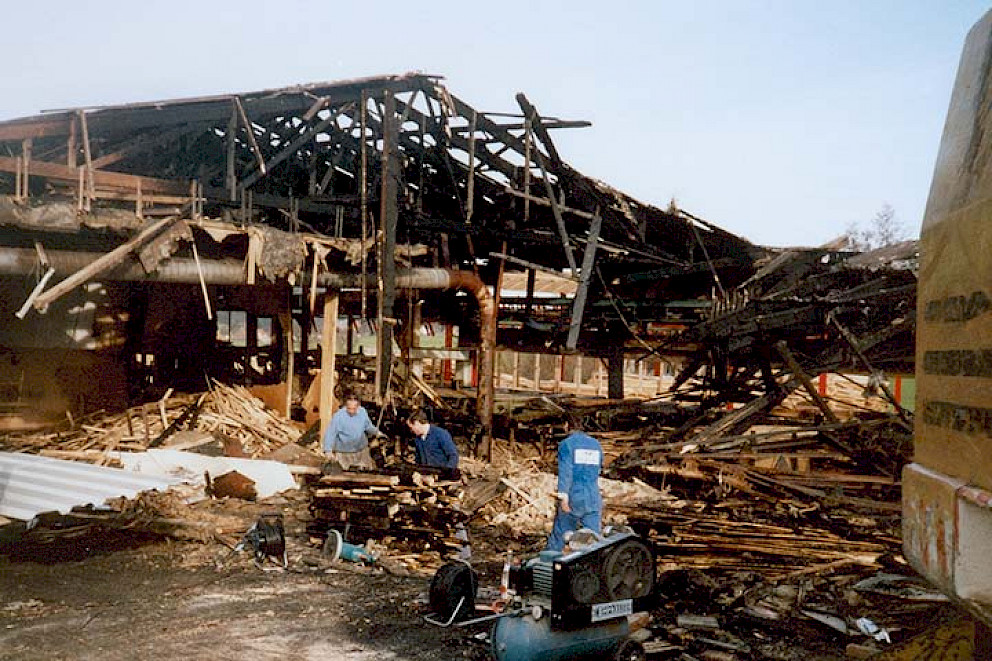 1973 - Le 30 septembre, la scierie brûle complètement.